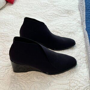 Aerosoles stretch booties, 8.5